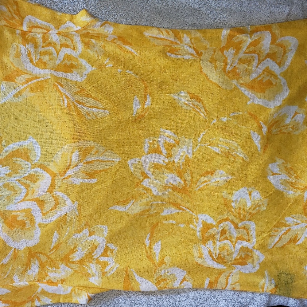 Very light top - Picture 2 of 4